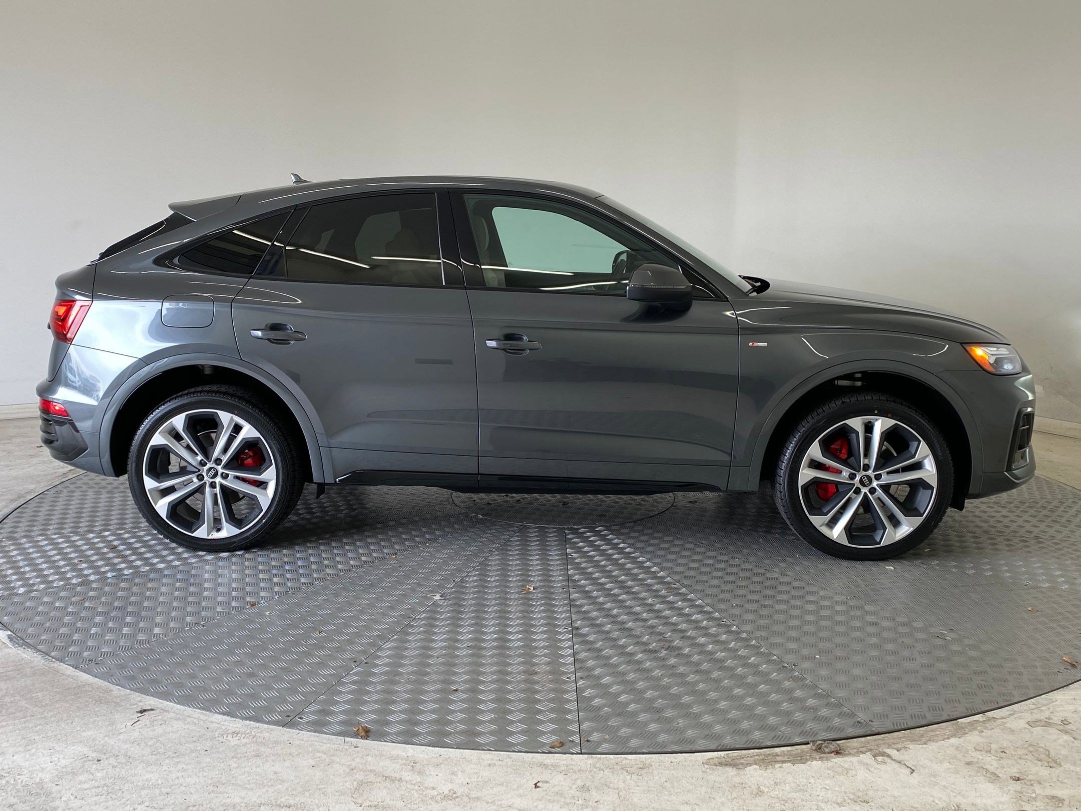Used 2024 Audi Q5 2.0T Premium Plus w/ Premium Plus Package image 8