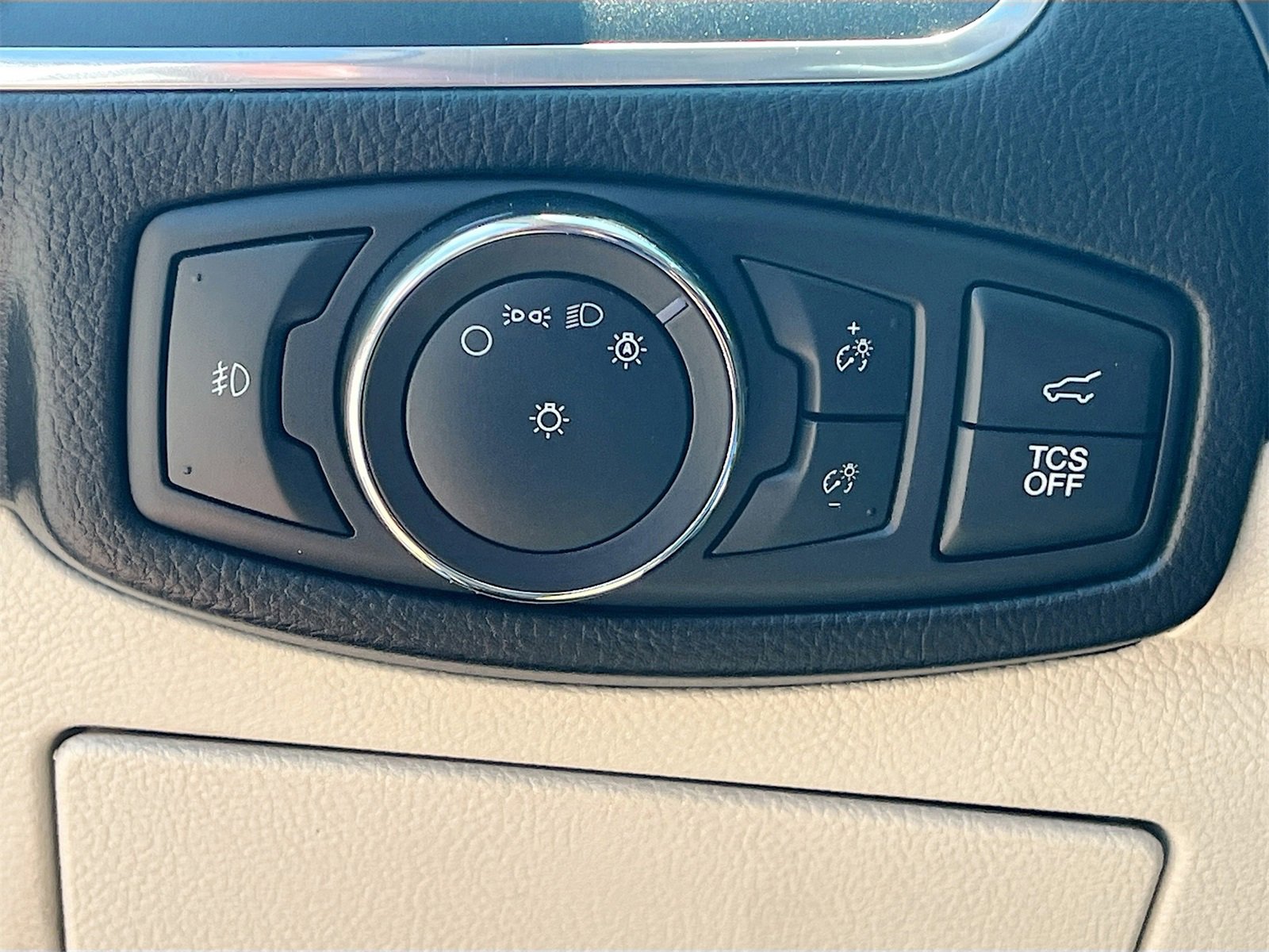 Used 2022 Ford Edge Titanium image 10