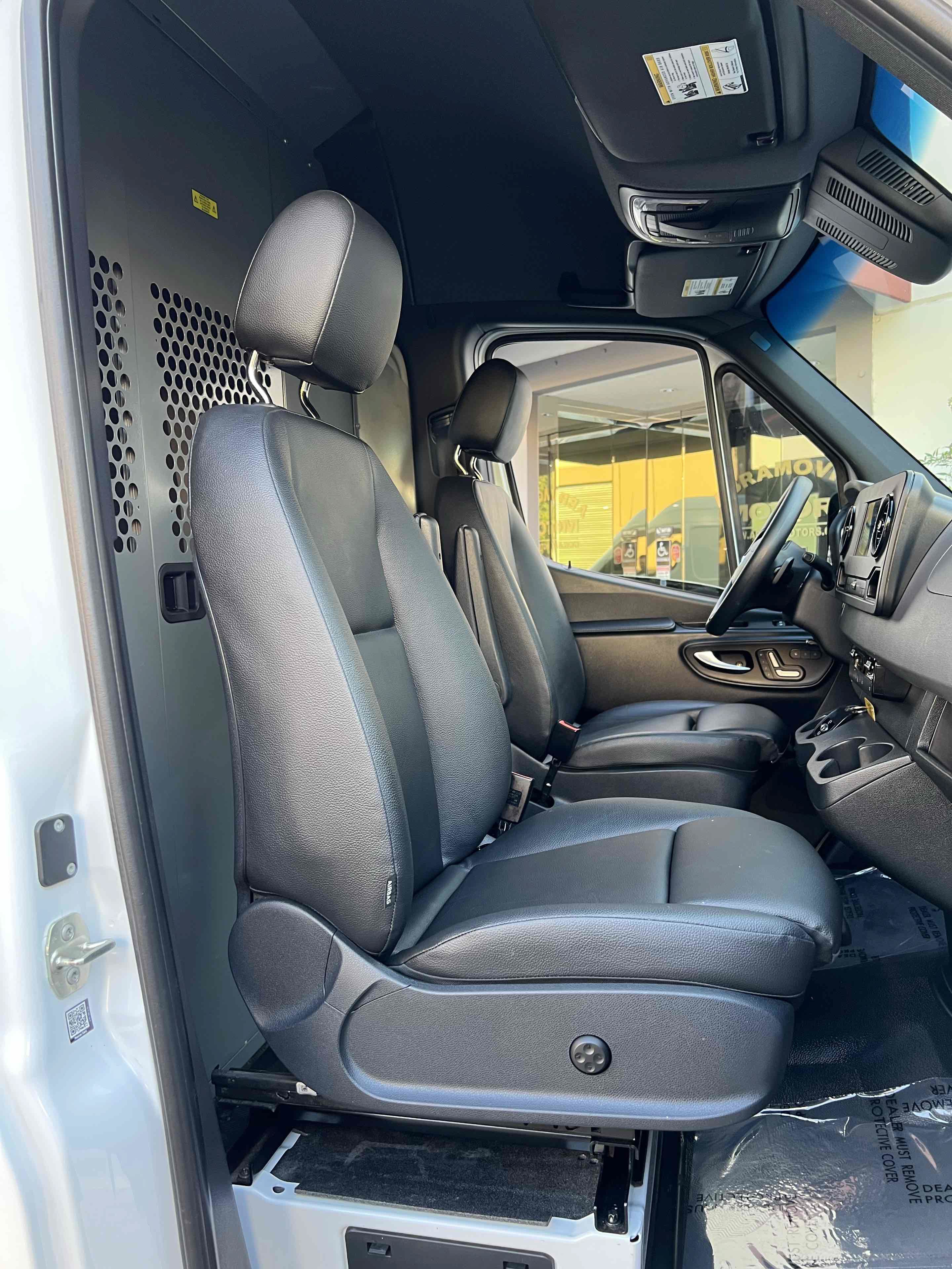 Used 2022 Mercedes-Benz Sprinter 2500 image 32