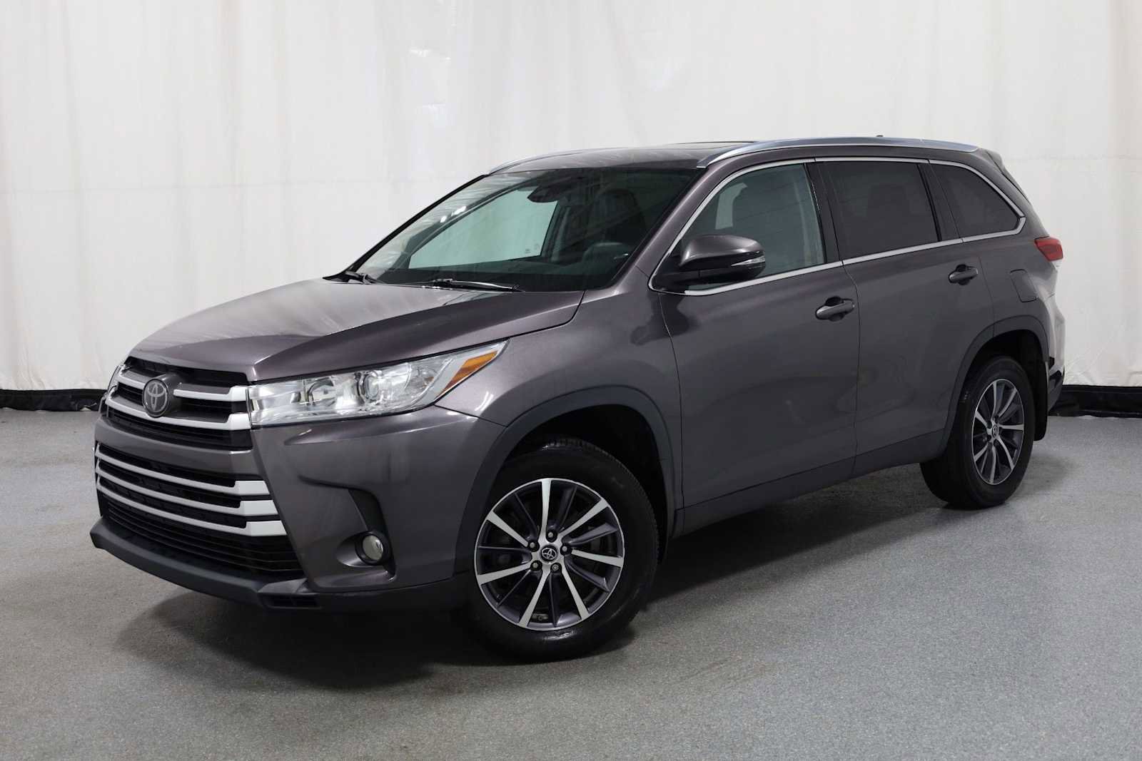 Used 2019 Toyota Highlander XLE w/ Carpet Mat Package (TMS)