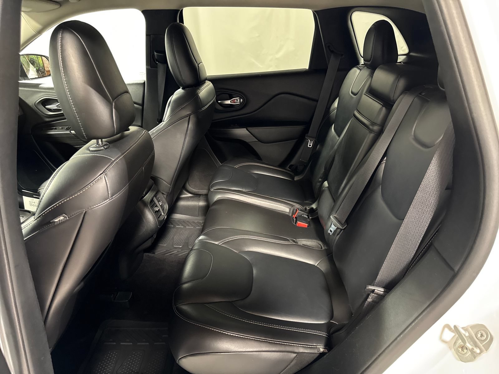 Used 2017 Jeep Cherokee Limited AWD/4WD image 5