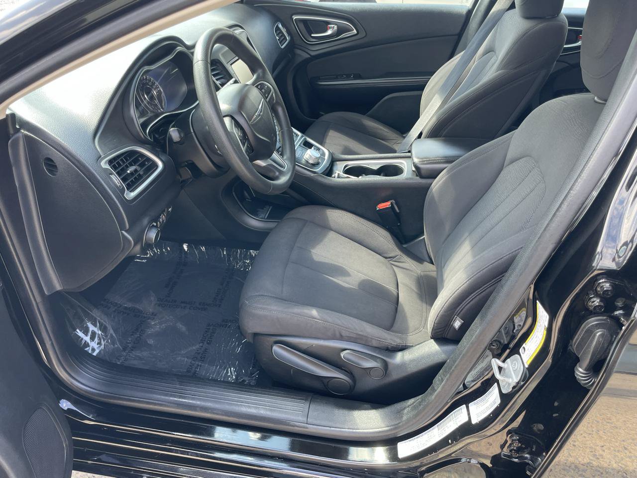Used 2015 Chrysler 200 Limited FWD image 29