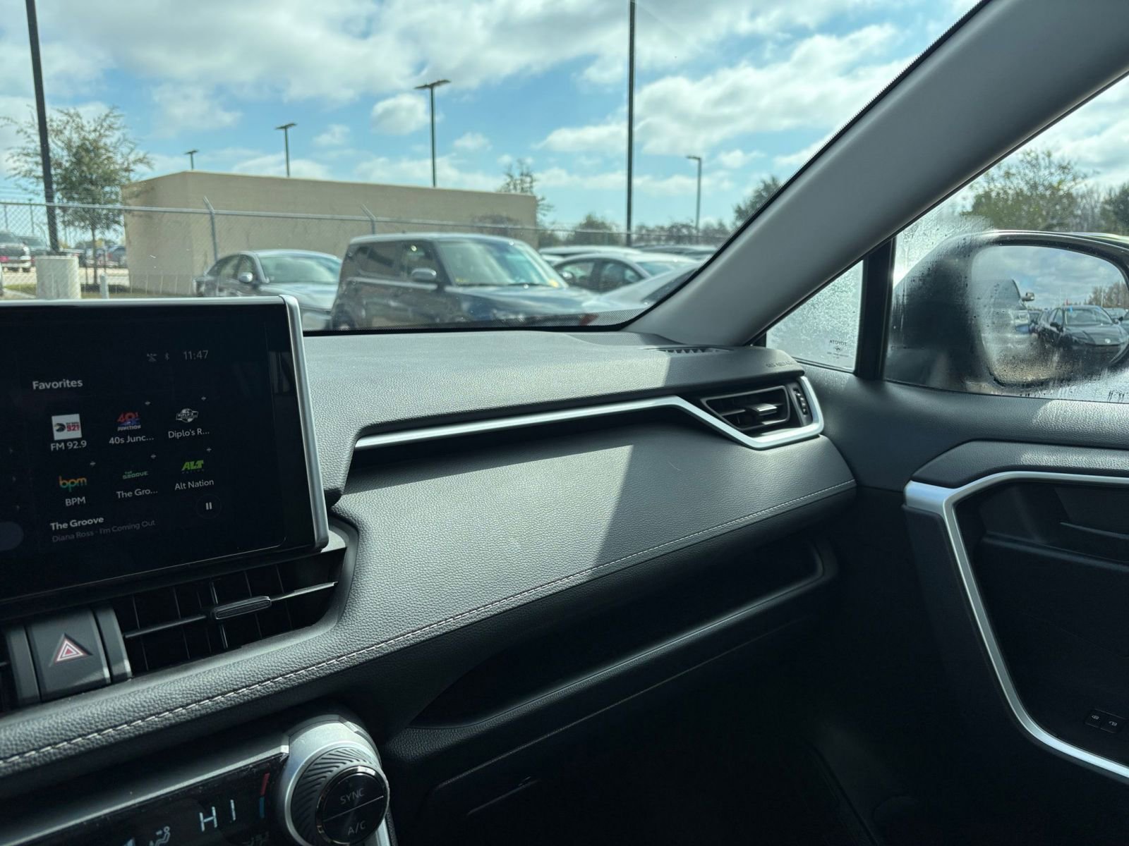 Used 2025 Toyota RAV4 LE image 33