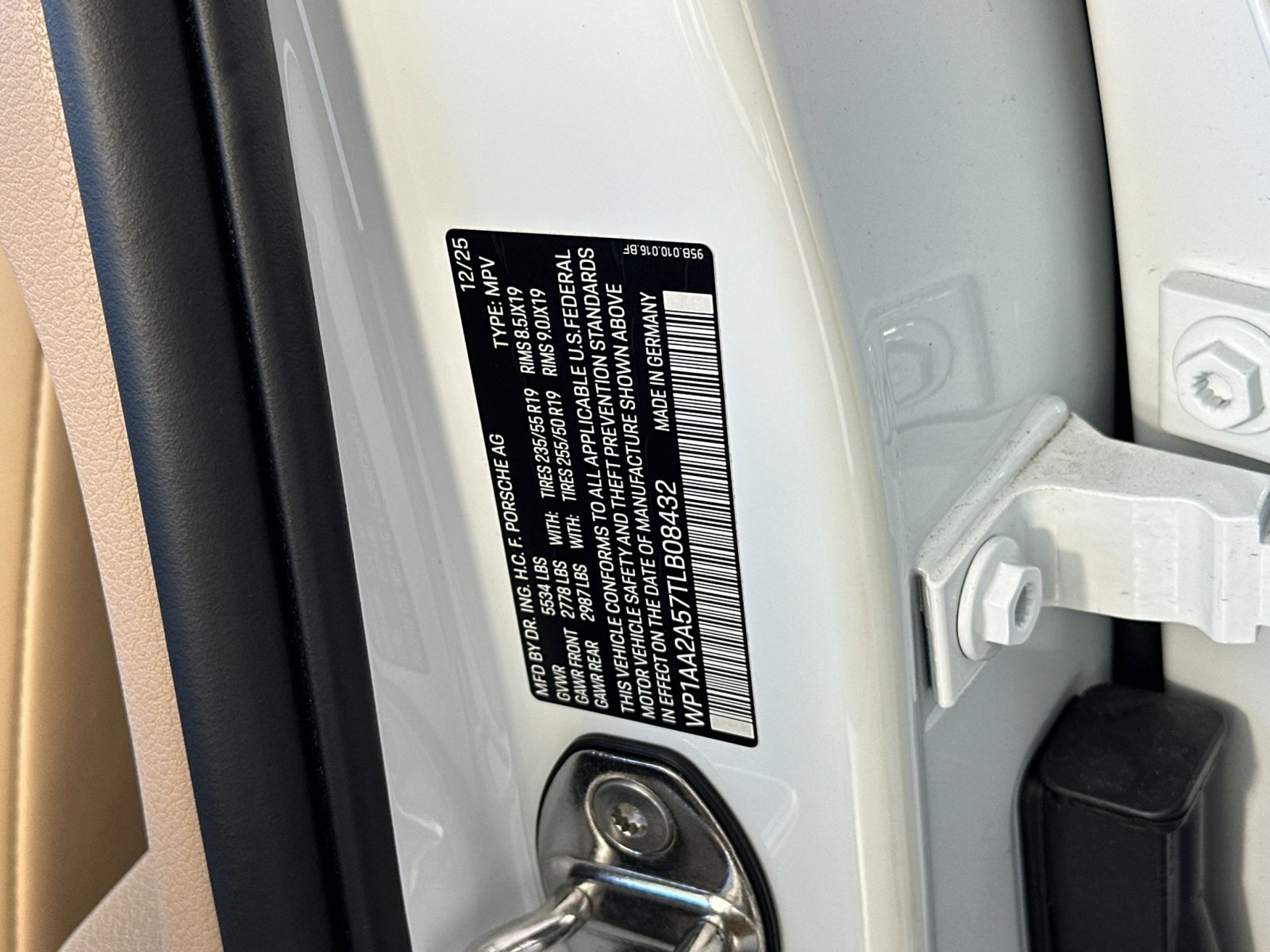 Certified 2026 Porsche Macan AWD/4WD image 34
