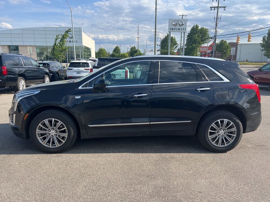 Used 2017 Cadillac XT5 Luxury w/ Driver Awareness Package AWD/4WD image 2