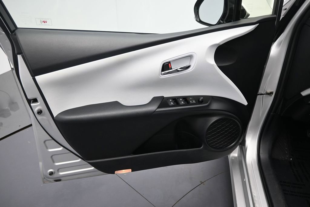 Used 2017 Toyota Prius Prime Plus w/ Carpet Mat Package FWD image 18