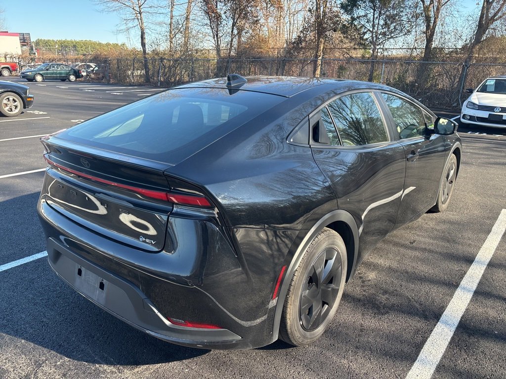 Used 2024 Toyota Prius LE image 3