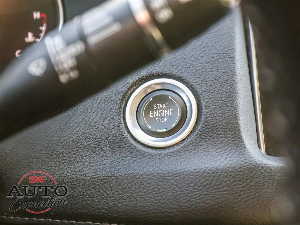 Used 2023 Cadillac XT4 Premium Luxury image 31