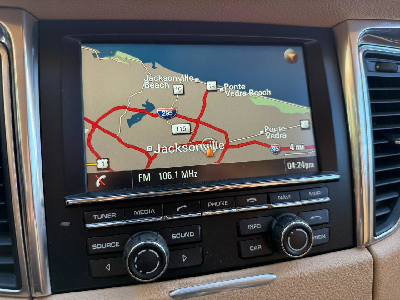 Used 2015 Porsche Macan S image 33