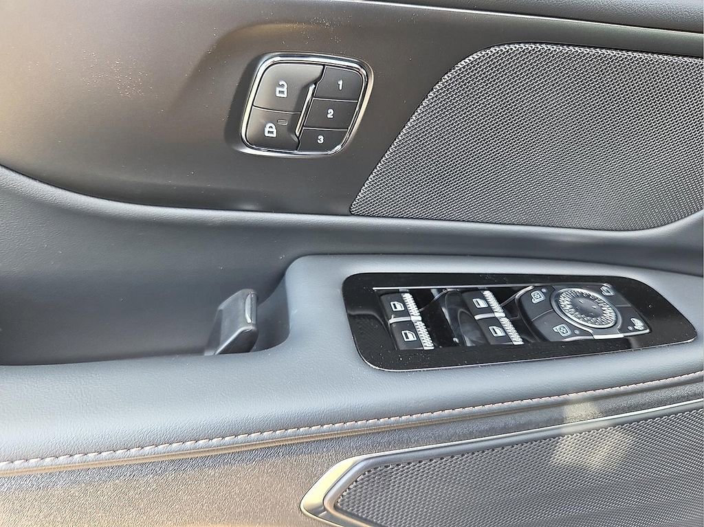 New 2026 Lincoln Nautilus Premier w/ Jet Appearance Package AWD/4WD image 14