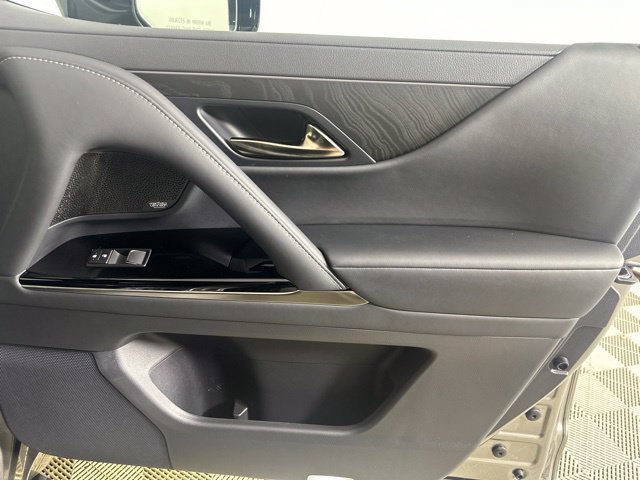 Used 2025 Lexus LX 700h Luxury AWD/4WD image 33