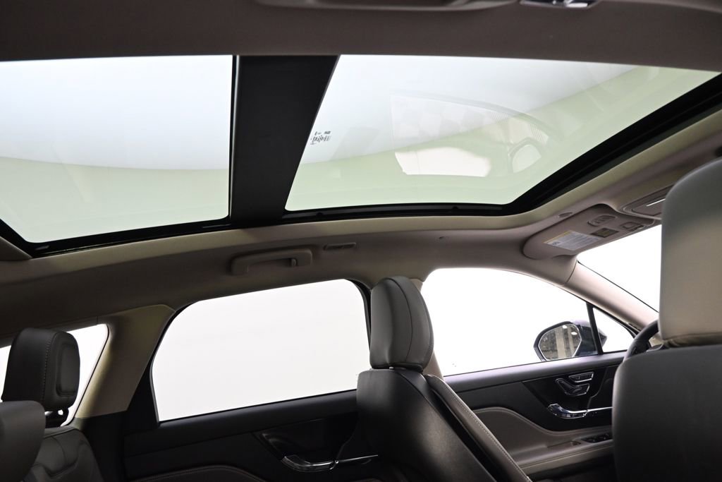 New 2026 Lincoln Corsair Premiere image 17