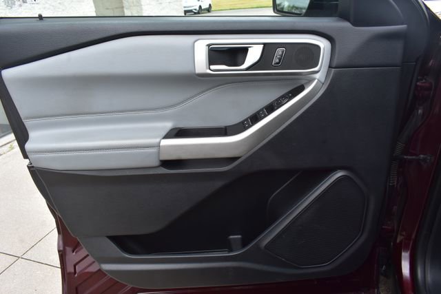 Used 2022 Ford Explorer XLT w/ Equipment Group 202A AWD/4WD image 19