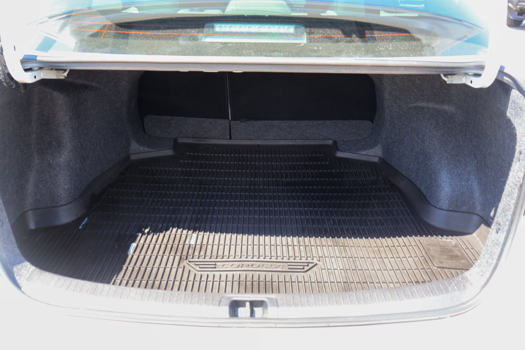 Used 2026 Toyota Corolla LE w/ LE Premium Package FWD image 27