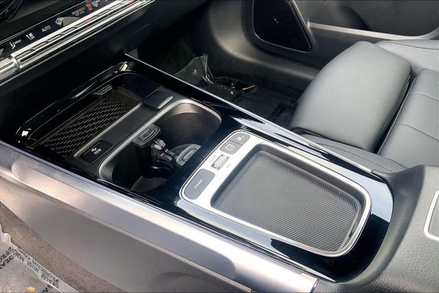 Used 2025 Mercedes-Benz GLB 250 4MATIC image 13