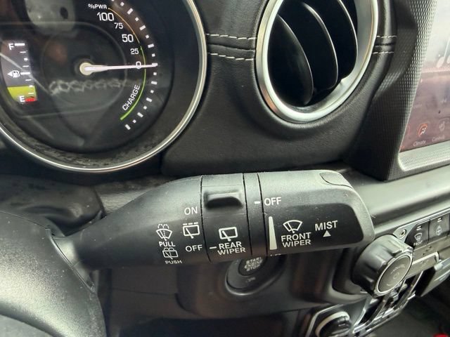 Used 2023 Jeep Wrangler Unlimited Sahara w/ Cold Weather Group AWD/4WD image 33