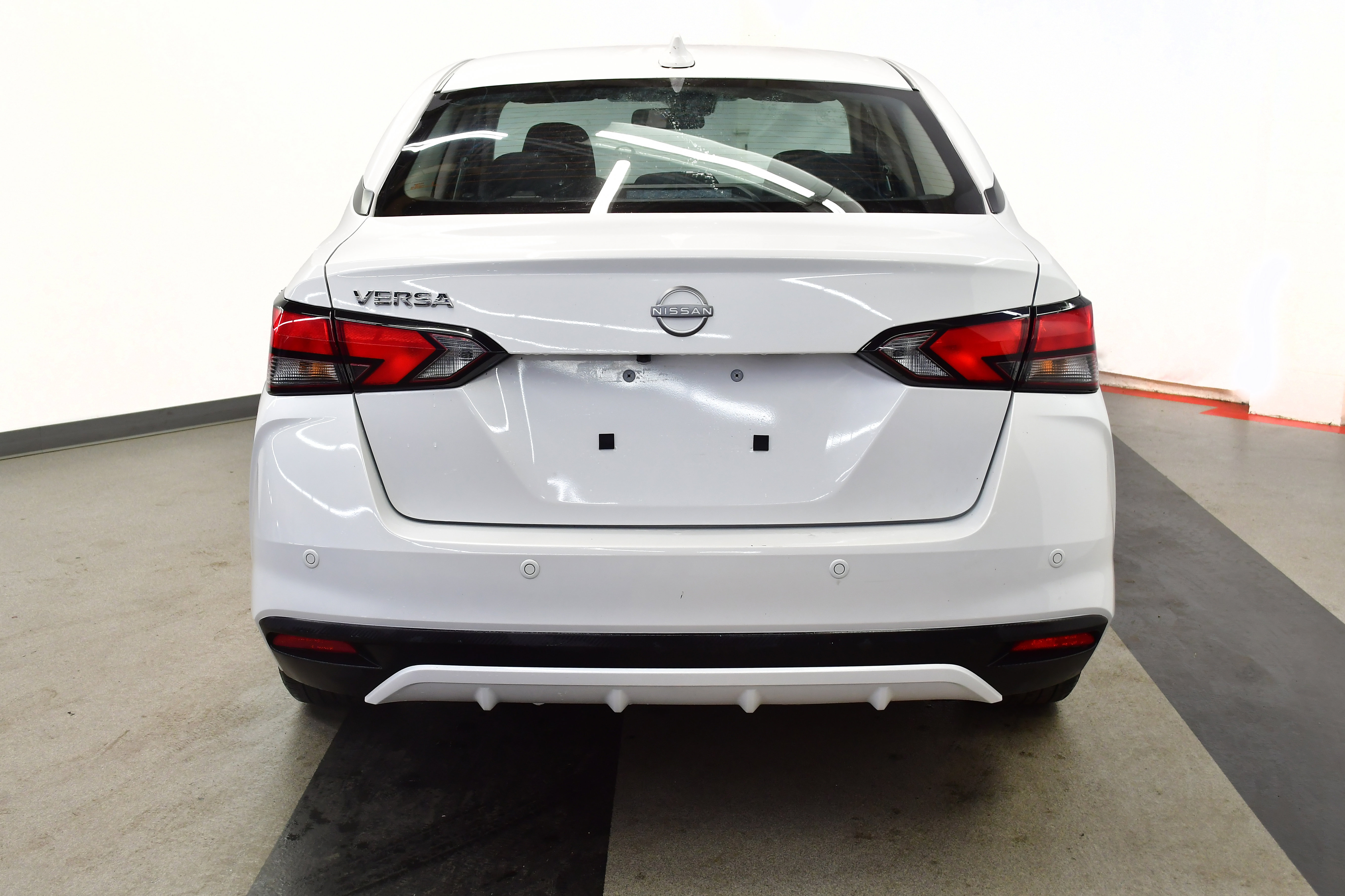 Used 2025 Nissan Versa SV FWD image 3