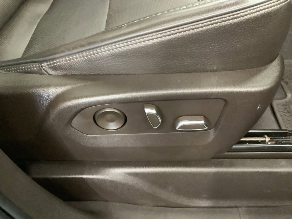 Used 2022 GMC Yukon XL Denali w/ Denali Premium Package AWD/4WD image 29