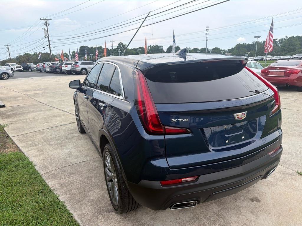 Used 2019 Cadillac XT4 Luxury w/ Cold Weather Package FWD image 11