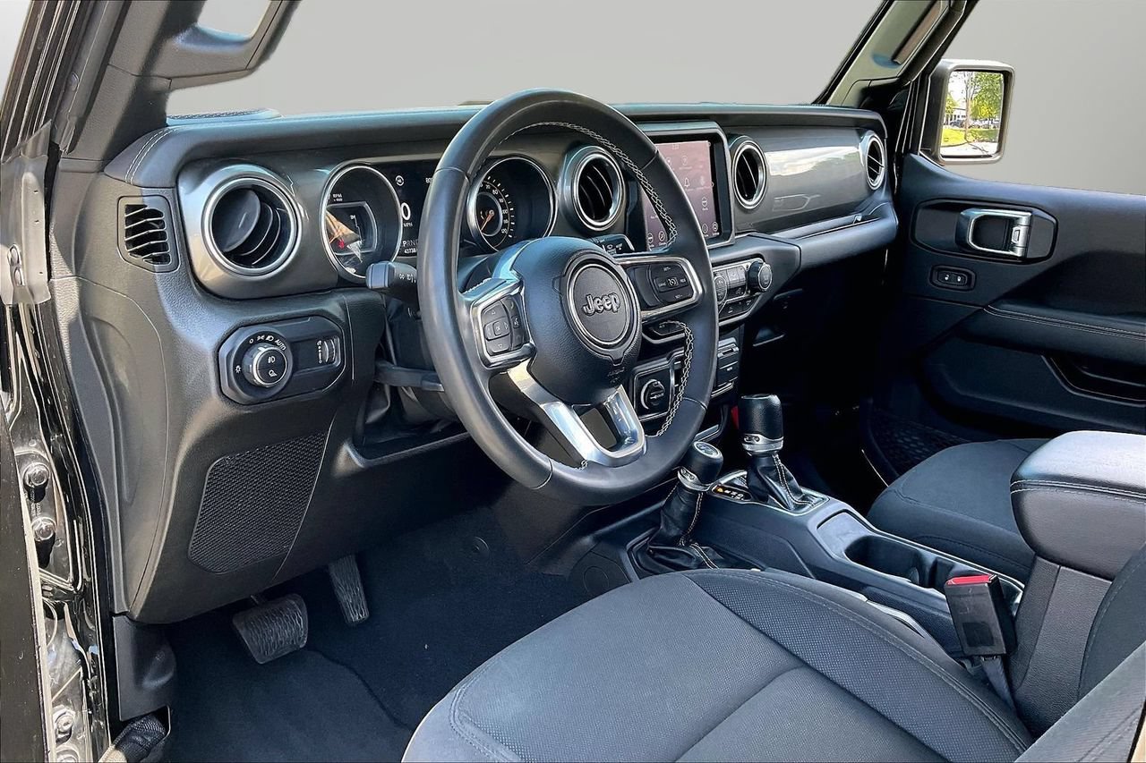Used 2023 Jeep Gladiator Overland AWD/4WD image 19