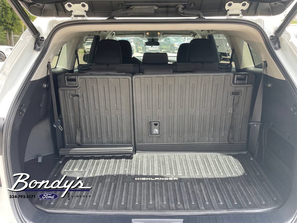 Used 2023 Toyota Highlander LE FWD image 14
