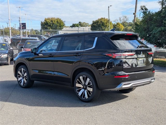 New 2025 Mitsubishi Outlander SE image 5