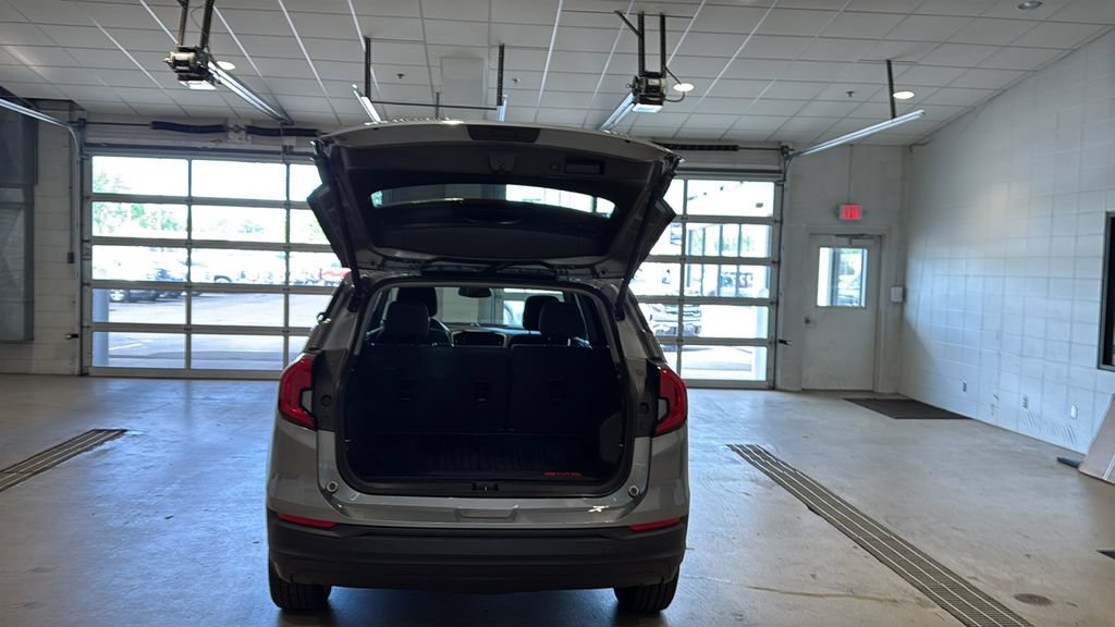 Used 2023 GMC Terrain SLE w/ Driver Convenience Package AWD/4WD image 16