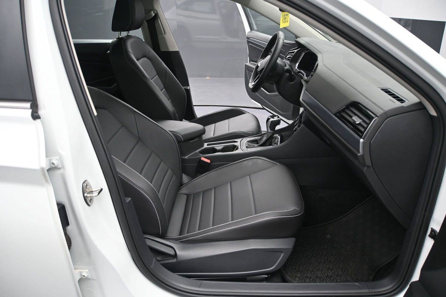 Used 2023 Volkswagen Jetta SE w/ Panoramic Sunroof Package FWD image 17