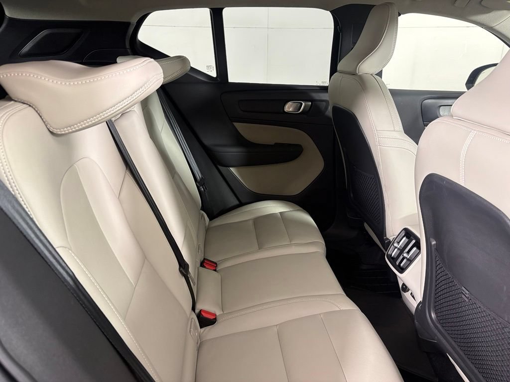 Used 2026 Volvo XC40 B5 Plus AWD/4WD image 17