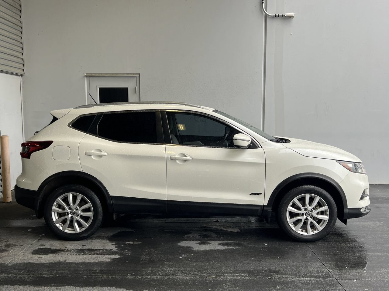 Used 2022 Nissan Rogue Sport SV w/ Technology Package AWD/4WD image 2