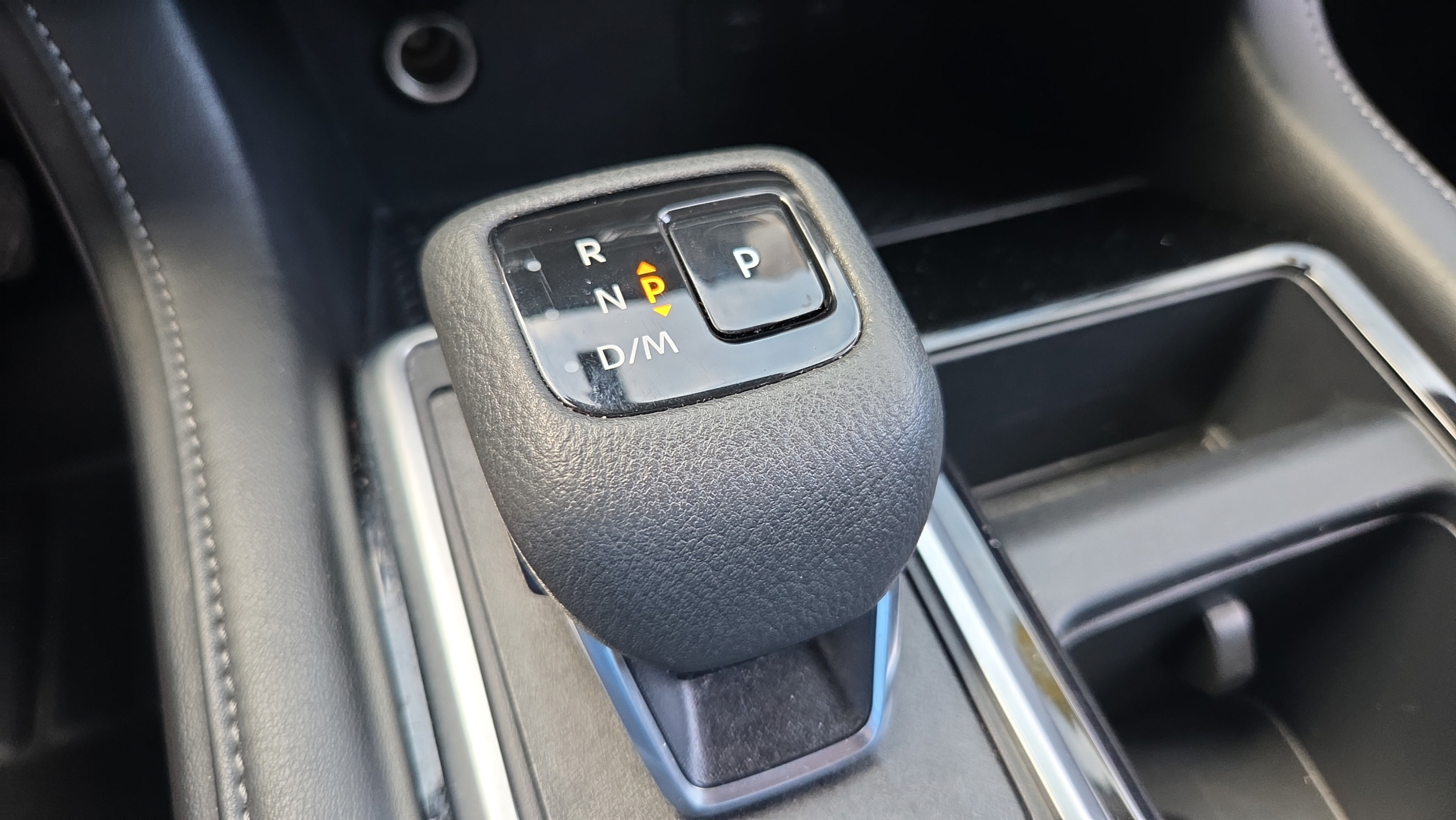 Used 2025 Nissan Pathfinder SV FWD image 22