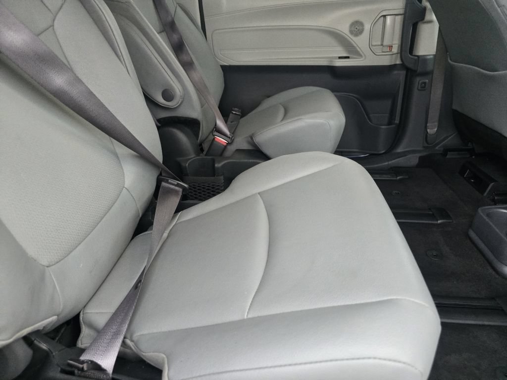 Certified 2024 Toyota Sienna XLE FWD image 20