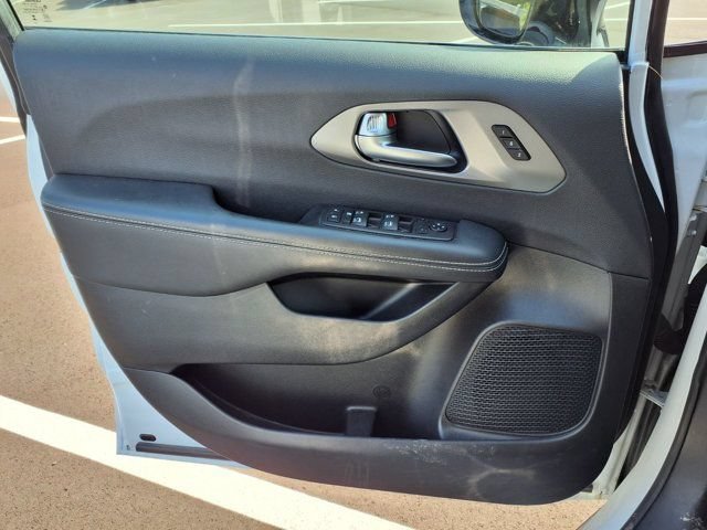 Used 2025 Chrysler Pacifica Select FWD image 19