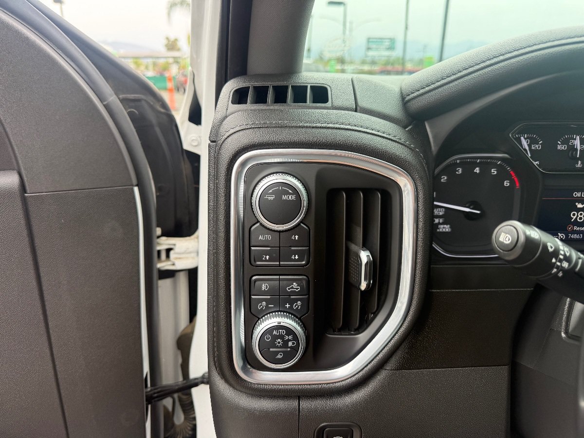 Used 2020 GMC Sierra 1500 SLT w/ Driver Alert Package II AWD/4WD image 23