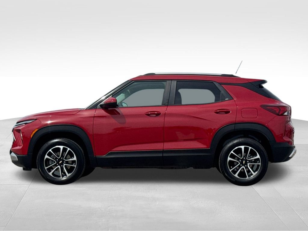 Used 2026 Chevrolet TrailBlazer LT w/ Convenience Package AWD/4WD image 2