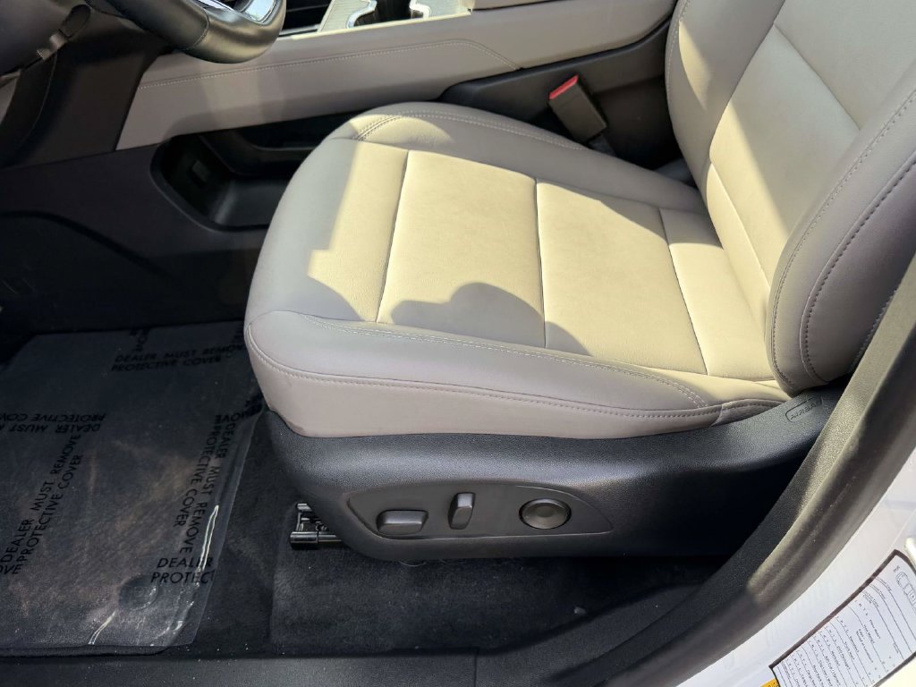 Used 2026 GMC Acadia Elevation w/ Elevation Premium Package FWD image 17