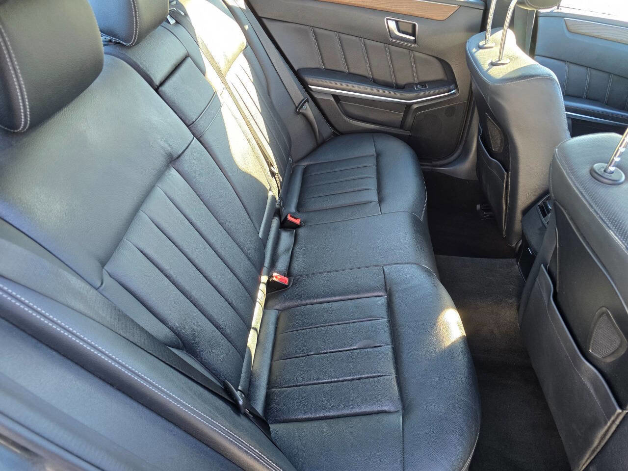 Used 2016 Mercedes-Benz E 400 E 400 4MATIC AWD 4dr Sedan image 27