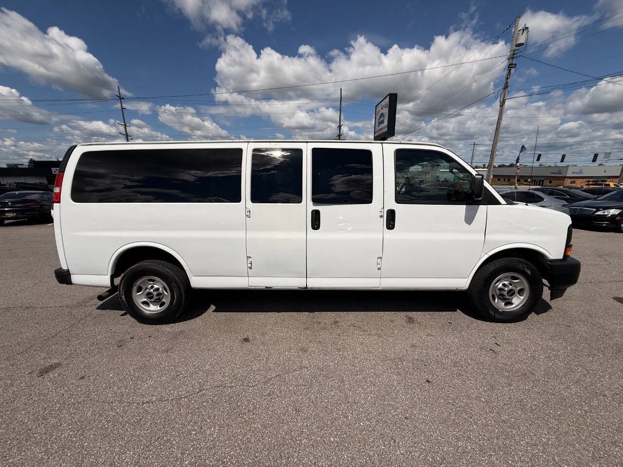 Used 2017 GMC Savana 3500 LS RWD image 5