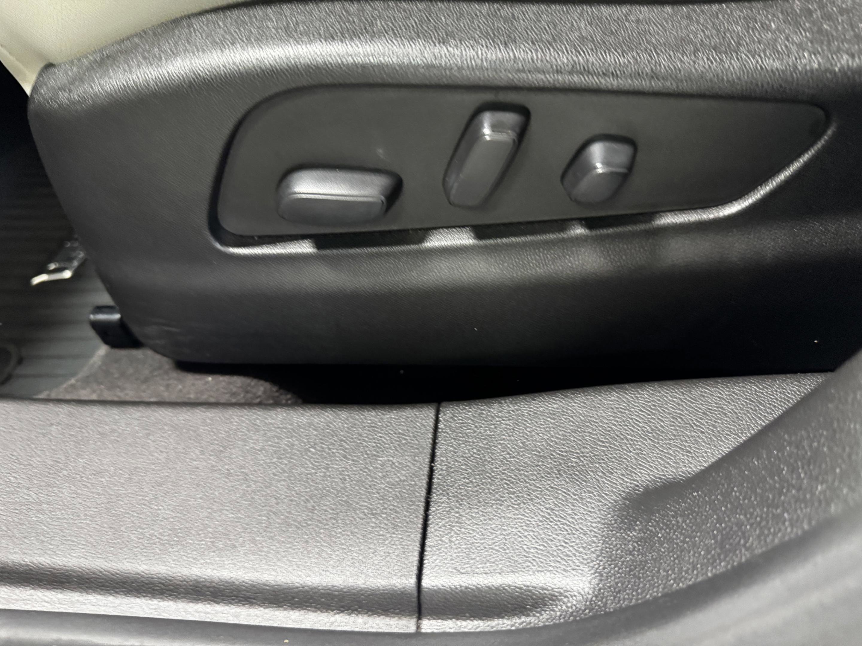 Used 2022 Cadillac XT4 Luxury w/ Driver Awareness Package FWD image 10