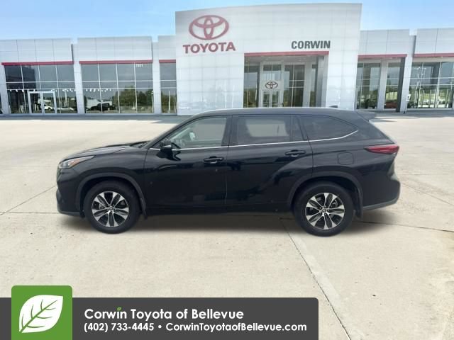 Used 2020 Toyota Highlander XLE AWD/4WD image 12
