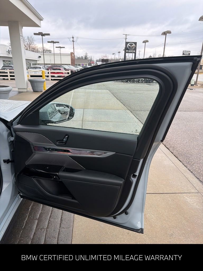 Certified 2024 BMW 760i xDrive w/ Executive Package image 29