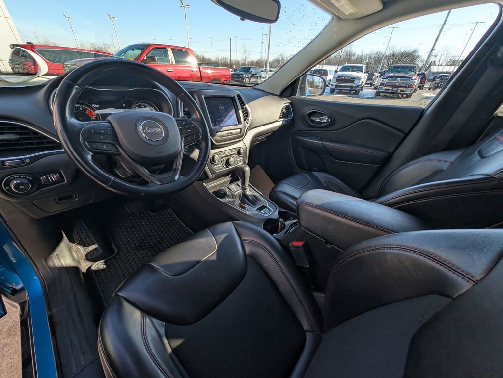 Used 2021 Jeep Cherokee Trailhawk image 2