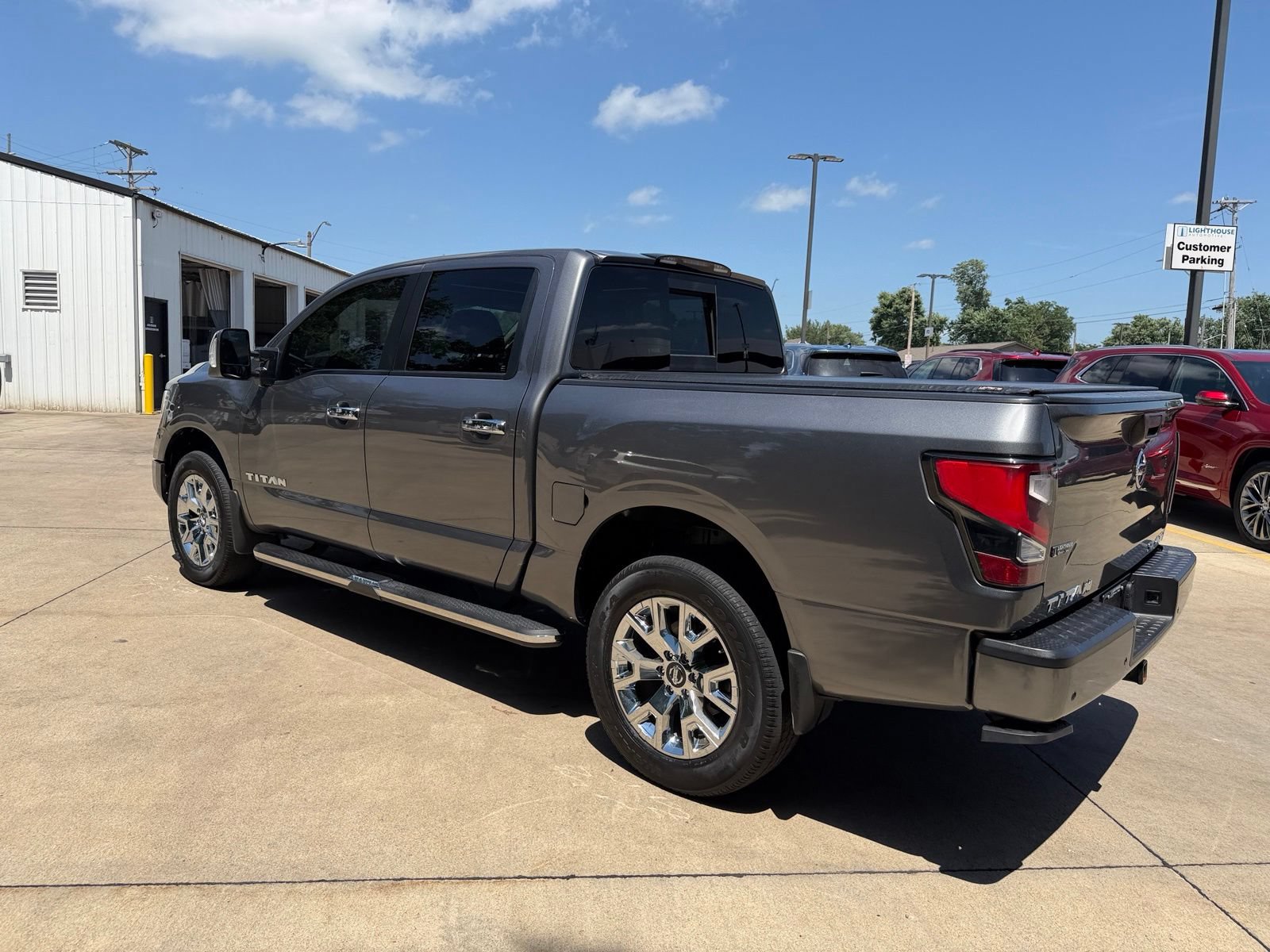 Used 2021 Nissan Titan SL w/ Moonroof Package AWD/4WD image 6