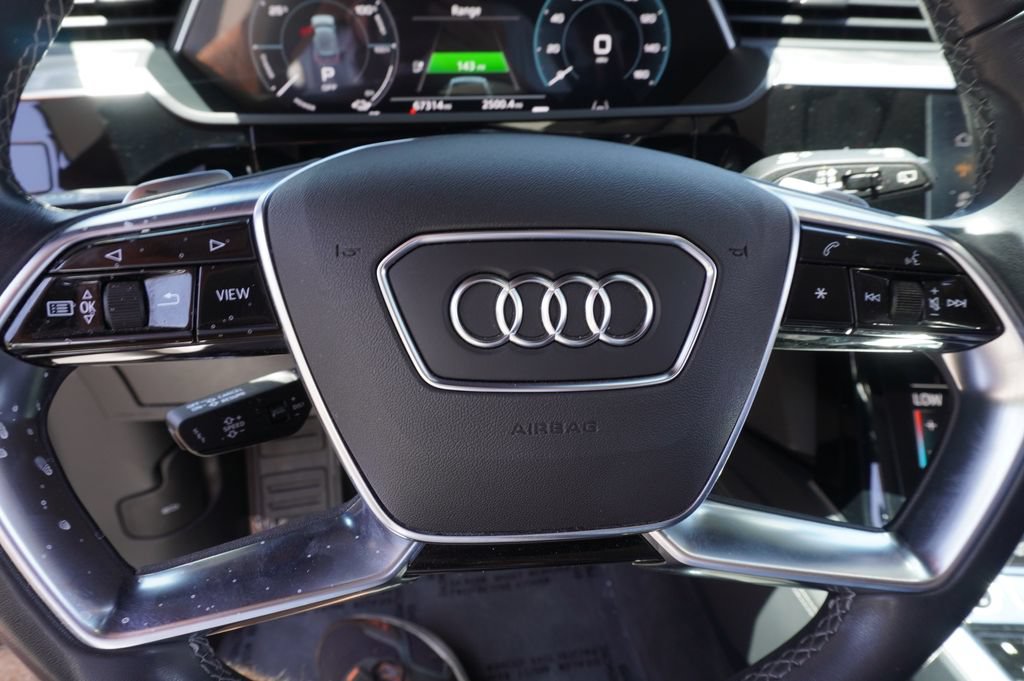 Used 2022 Audi e-tron Premium Plus w/ Premium Plus Package AWD/4WD image 18