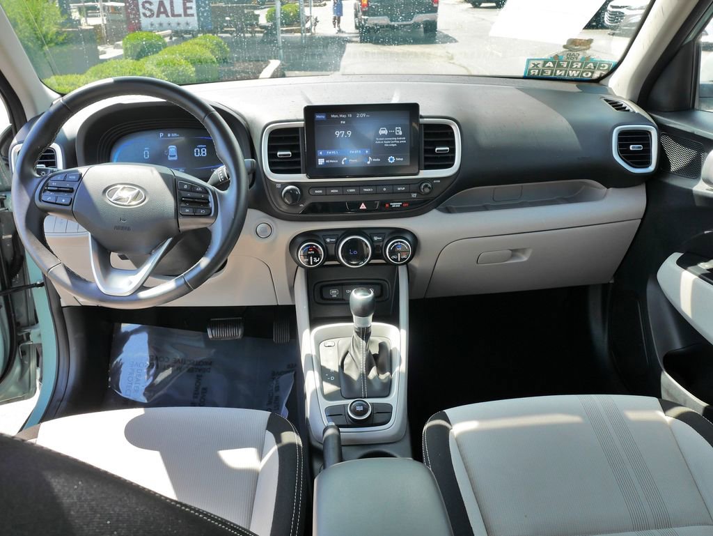 Used 2025 Hyundai Venue SEL FWD image 19