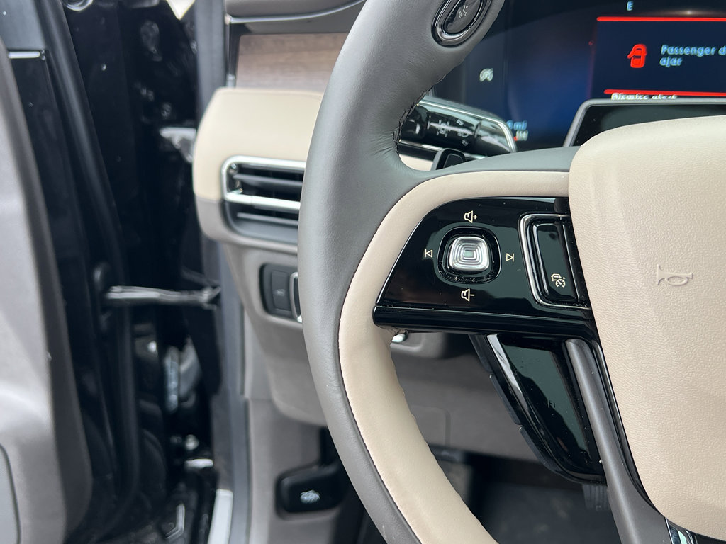 Used 2023 Lincoln Corsair Reserve w/ Equipment Group 202A image 34