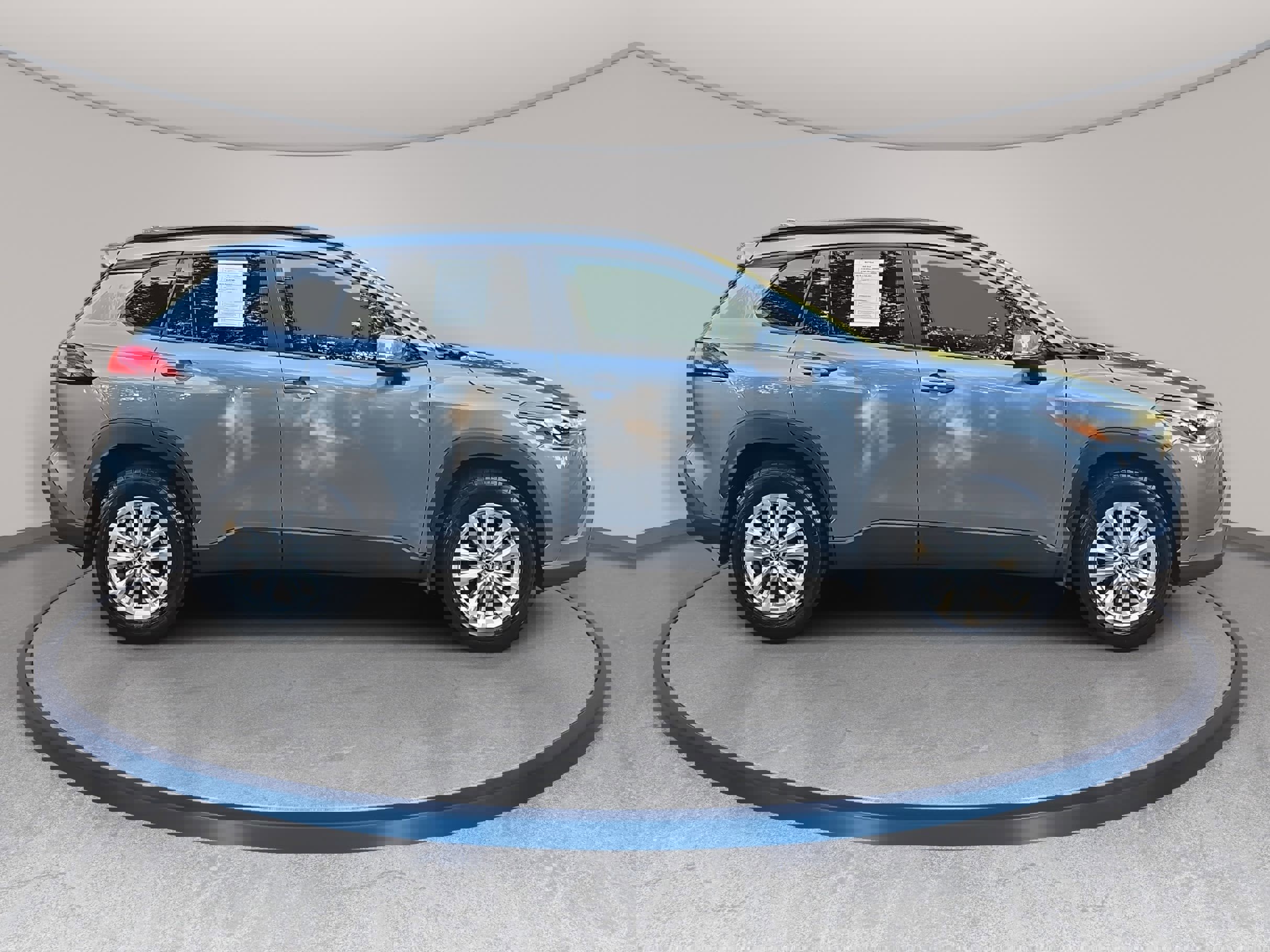 Used 2024 Toyota Corolla Cross LE w/ Moonroof Package image 4