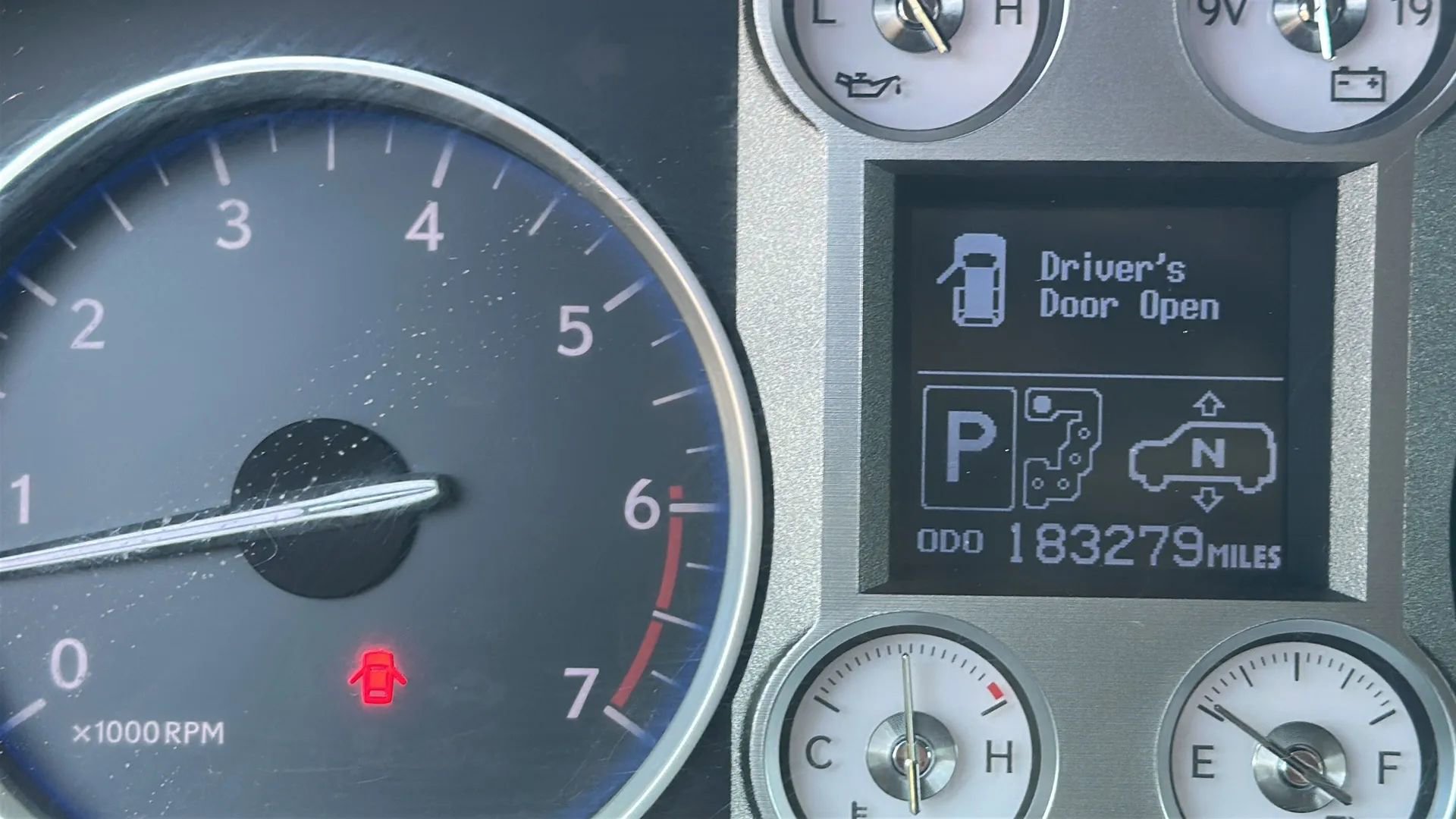 Used 2011 Lexus LX 570 4WD w/ Luxury Pkg image 35
