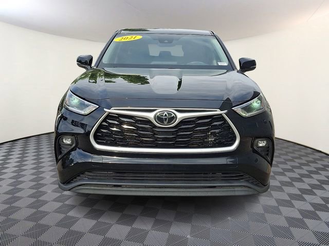 Used 2021 Toyota Highlander LE FWD image 2