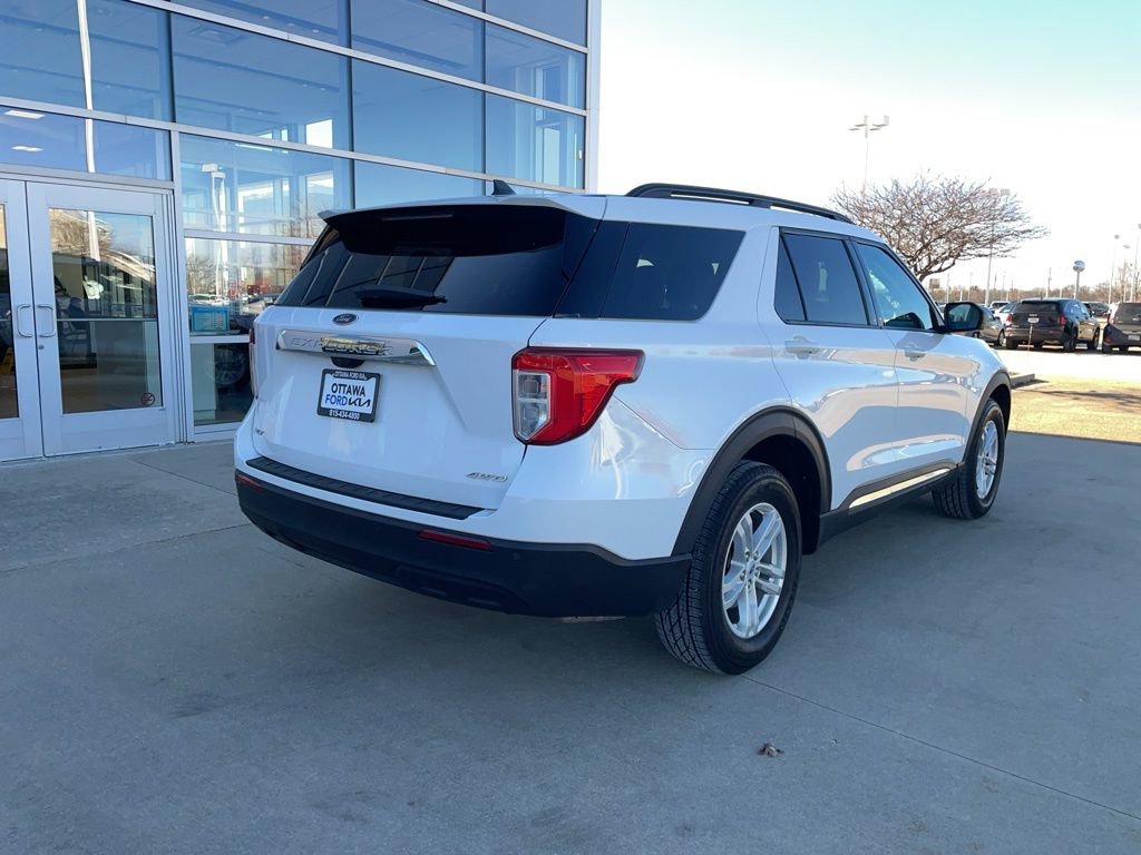 Used 2023 Ford Explorer XLT image 5